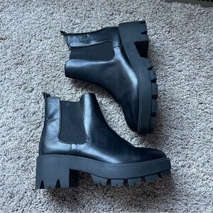 Urban Outfitters Black Chunky Platform Boot Size 7